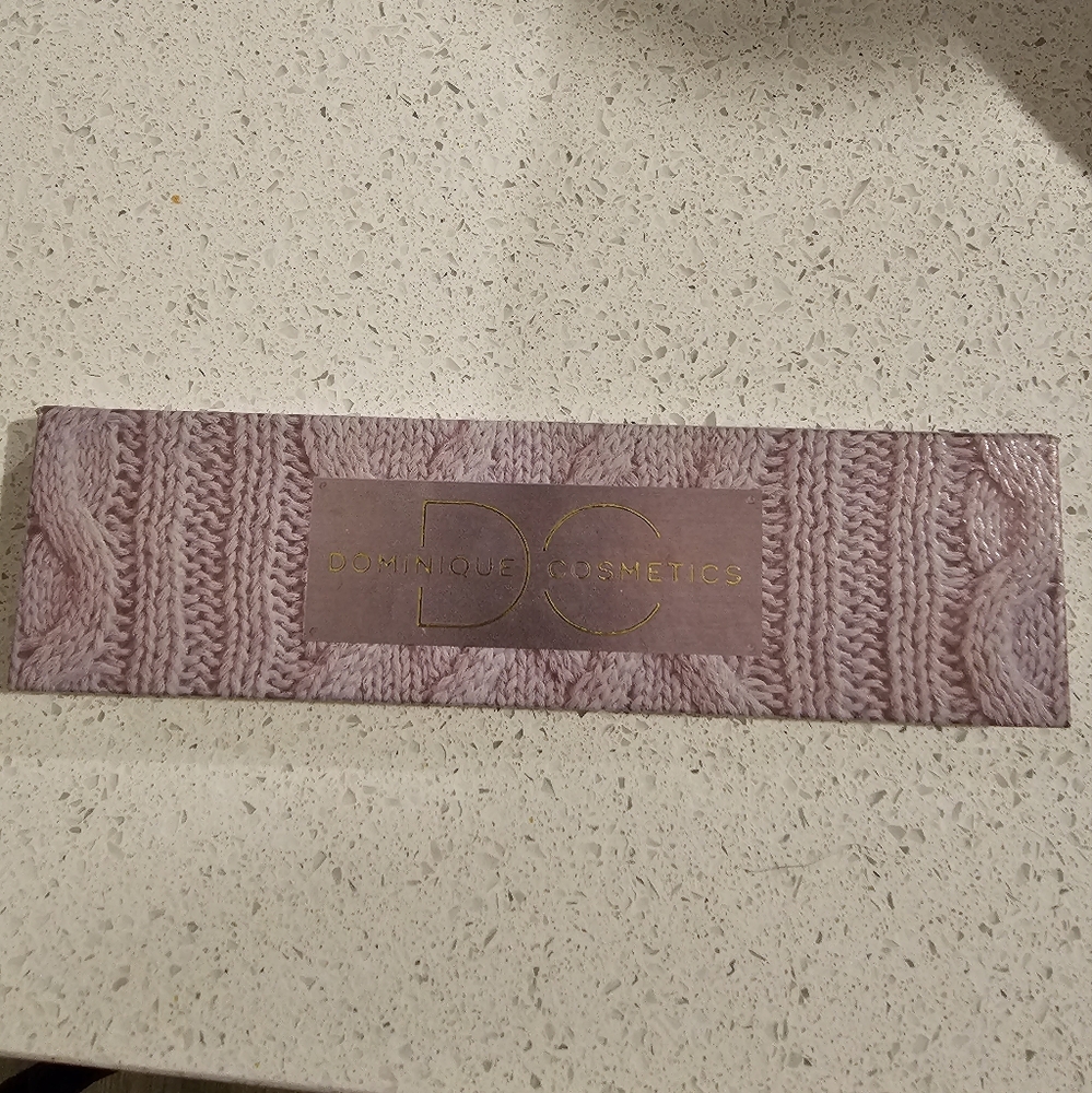 Dominique Cosmetics Sweather awesther Palette